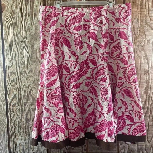 Old Navy Dresses & Skirts - Old Navy Floral Skirt 🌺🌷🌸